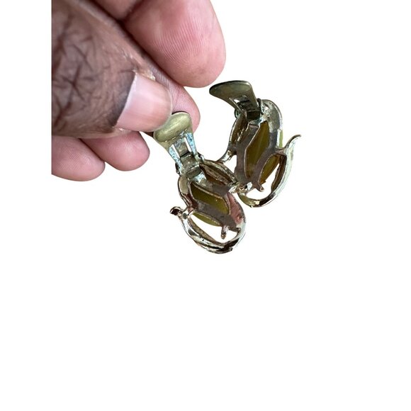Vintage Clip-On Earrings With Green Stone & Leaf Design Unique Rare Find - Picture 6 of 7